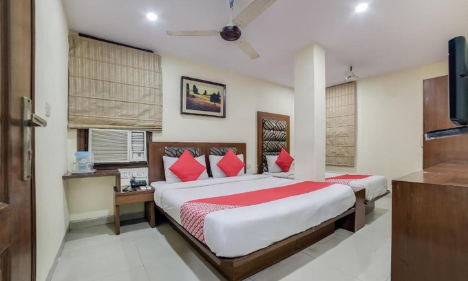 Paharganj Hotel | OYO 24437 Oxford Palace