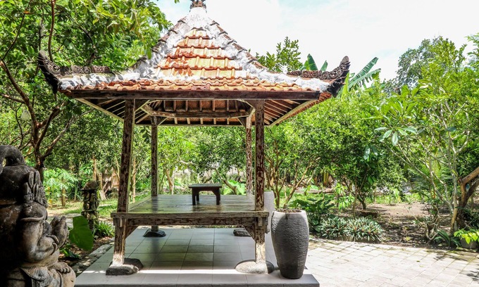 Mambal Hotel | OYO 2607 Men Bebas Residence