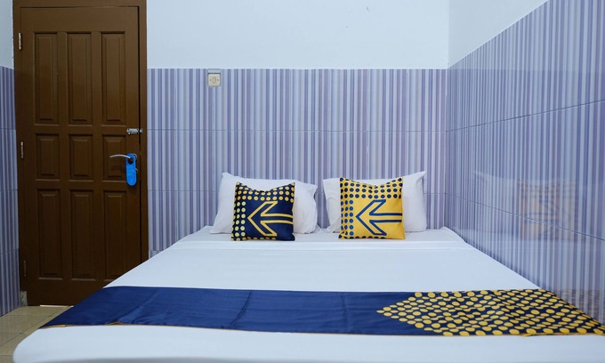 Tanjung Pandan Hotel | OYO 2766 Kezia Kost