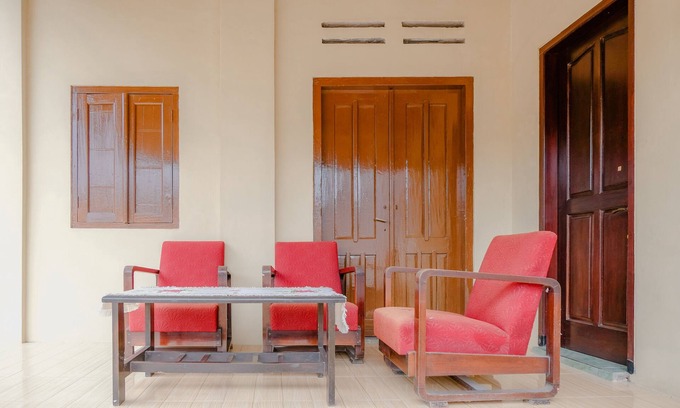 Blitar Hotel | OYO 2826 Panderman Residence