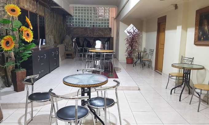 Makassar Hotel | OYO 2941 Hotel Istana