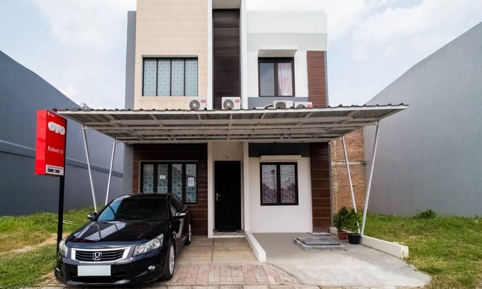 Karawang Hotel | OYO 3256 Rukost I8