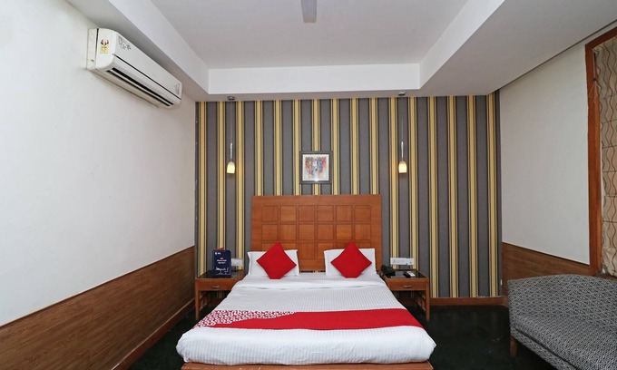 Indirapuram Hotel | OYO 421 One Hotel