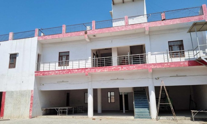 Mat Hotel | OYO 70048 Hotel Gv