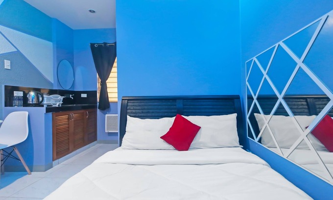 Alabang Hotel | OYO 896 Silverio Suites
