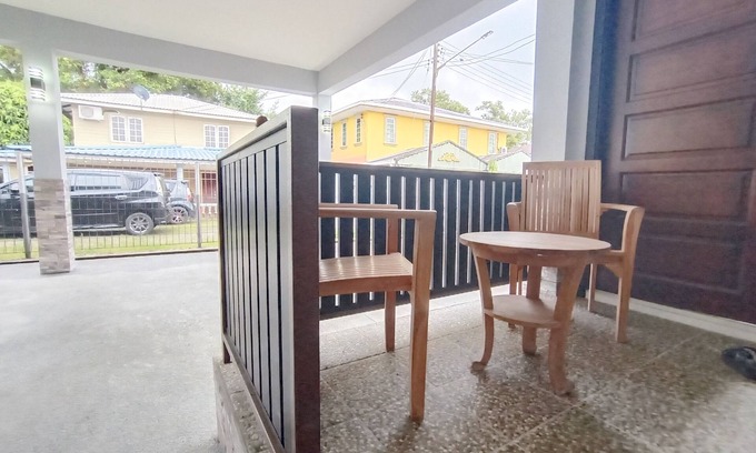 Kuching Apartment | OYO 90203 Emma Sukma Homestay