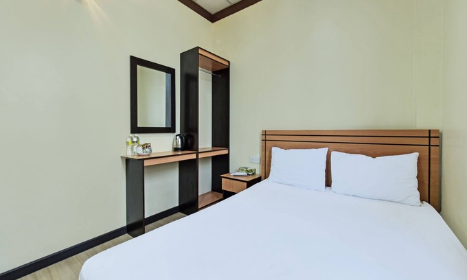 Taman Johor Jaya Hotel | OYO 90626 Hotel Ezzyhome Johor Jaya