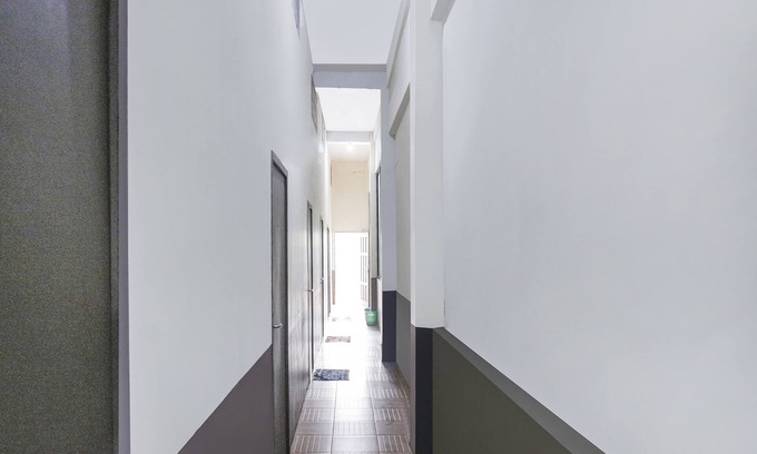 Tenggarong Hotel | OYO 90825 Hotel Lizha 2