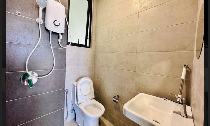 Taman Jubilee Hotel | OYO 90996 New Hollywood Hotel