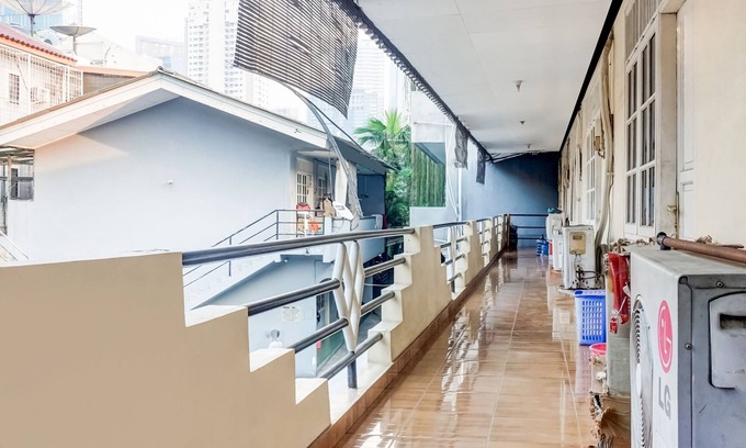 Kuningan Hotel | OYO 91259 59 Residence