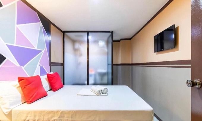 Pasong Tamo Hotel | OYO 920 New York Hotel Miami