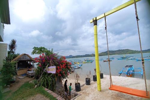 Gerupuk Hotel | OYO 93626 Hi Homestay & Group