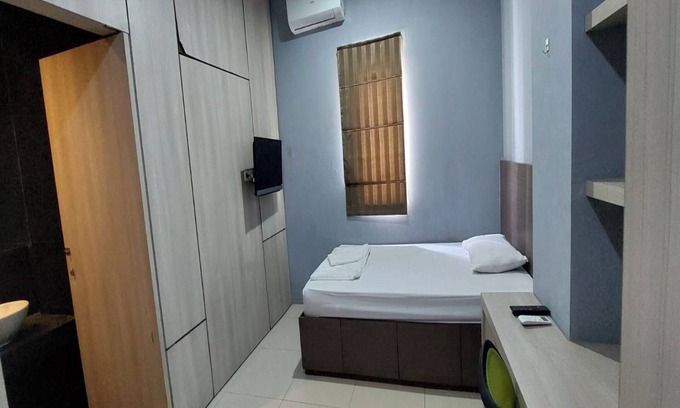 Binong Hotel | OYO 93808 Lincoln Dormitory