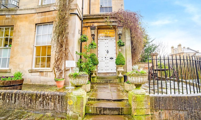 Bath Bed & Breakfast | OYO Bailbrook Lodge, Bath