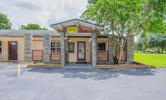 Bartow Hotel | OYO Budget Inn Bartow