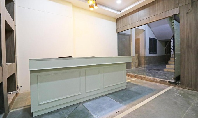 New Friends Colony Hotel | OYO Diamond Suite Near Lotus Temple
