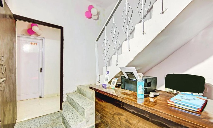 Dilshad Garden Hotel | OYO Flagship 79451 Blue Star