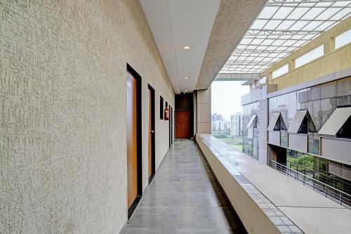 Surat Hotel | OYO Flagship Hotel 9