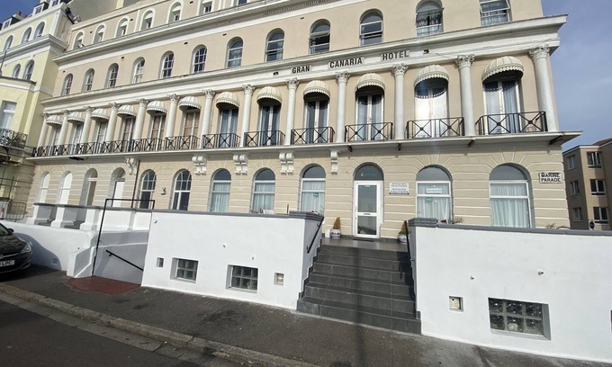 Folkestone Hotel | OYO Gran Canaria Hotel