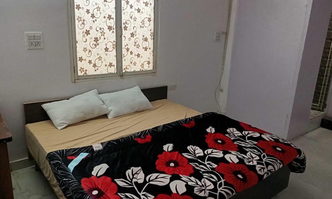 Indirapuram Hotel | OYO Home Royal Pink World