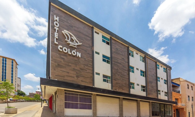 Downtown Guadalajara Hotel | OYO Hotel Colón Express