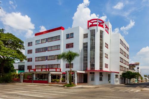 Americana Hotel | OYO Hotel Del Parque