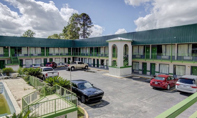 Douglas Hotel | OYO Hotel Douglas GA US-441