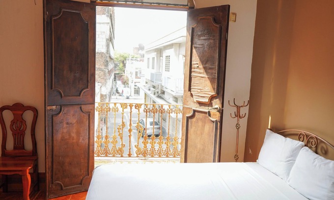Old Town Hotel | OYO Hotel El Conquistador