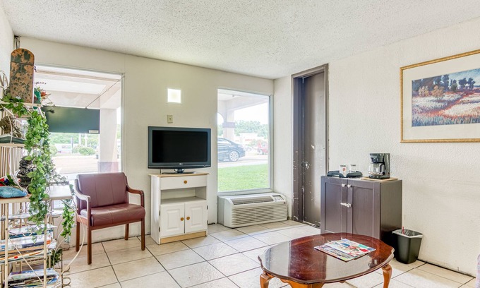 Tougaloo Hotel | OYO Hotel Jackson North I-55