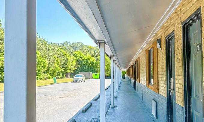 Church Street Hotel | OYO Hotel Jonesboro Near Atlanta Airport