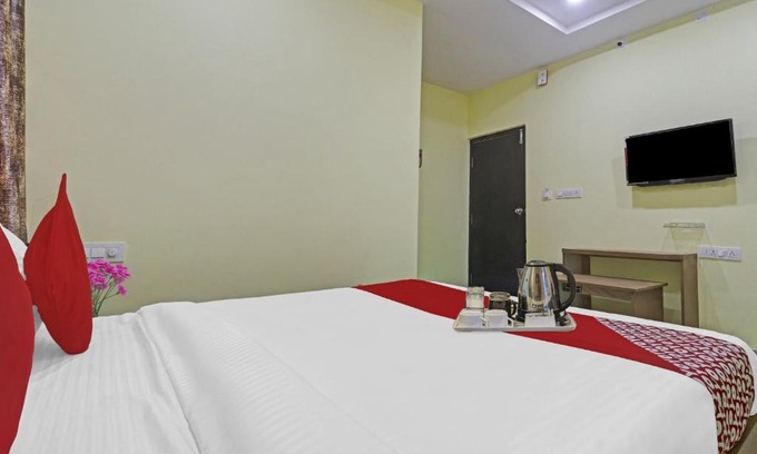 Hyderabad Hotel | OYO Hotel R Square