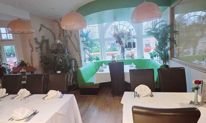 Maidenhead Hotel | OYO Kingswood Hotel