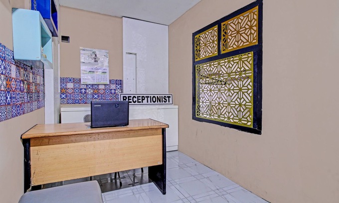 Trenggalek Hotel | OYO Life 92032 Utama Hotel & Karaoke