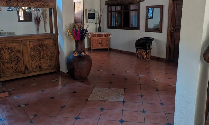 Tzintzuntzan Hotel | OYO Los Alcatraces