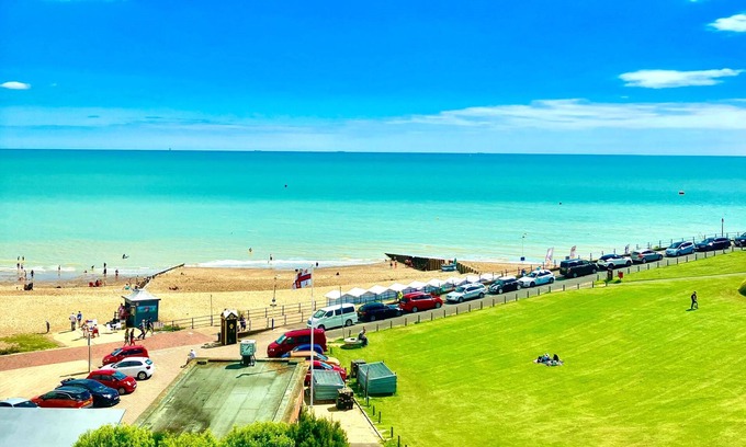 Eastbourne Seafront Hotel | OYO Oban Hotel
