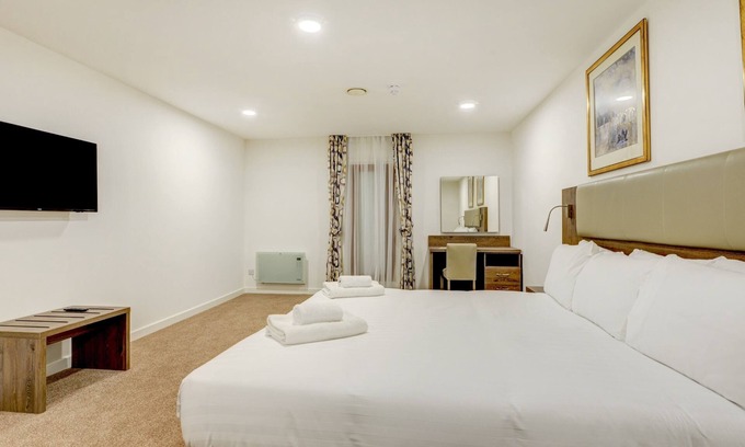 Plymouth Hotel | OYO Plymouth Central Hotel