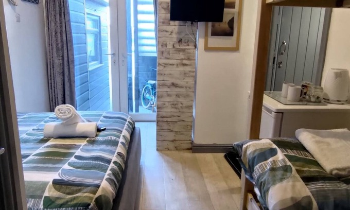 Newquay Cabin | OYO Shore Surf Lodge