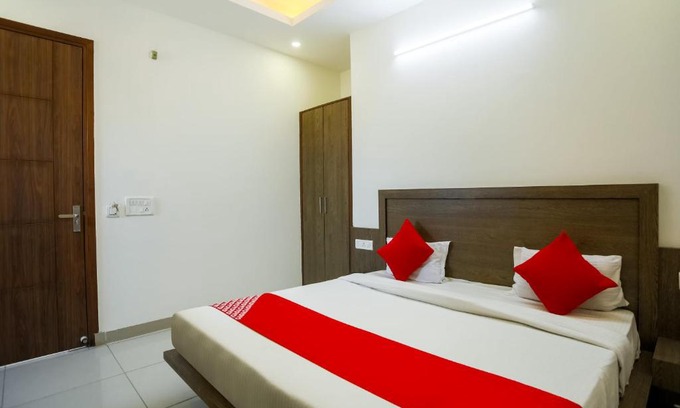 Mahipalpur Extension Hotel | OYO Stars Villa