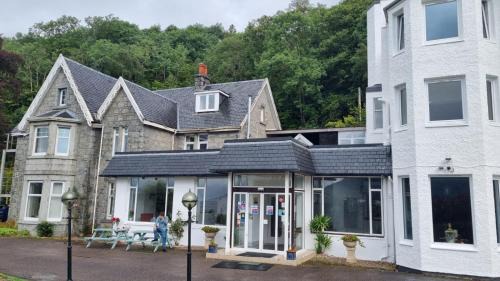 Onich Hotel | OYO The Lodge On The Loch Onich
