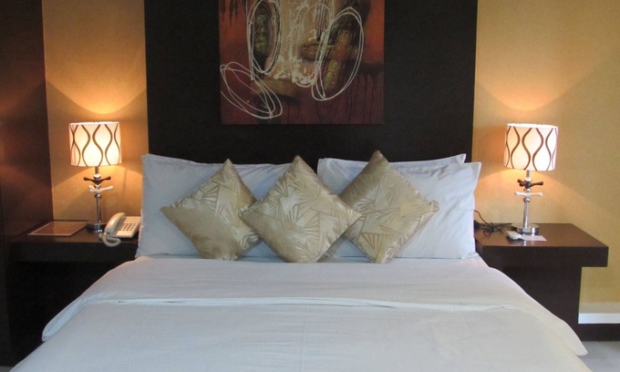San Dionisio Hotel | Oyster Plaza Hotel