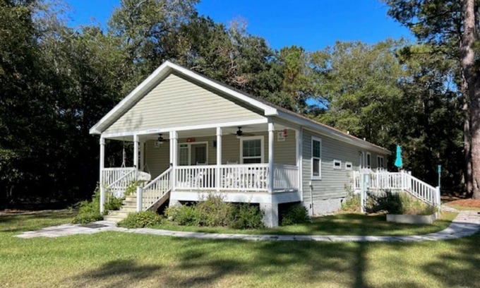 Daufuskie Island House | Oyster Republic Cottage Boat Slip! Walk to Marina!