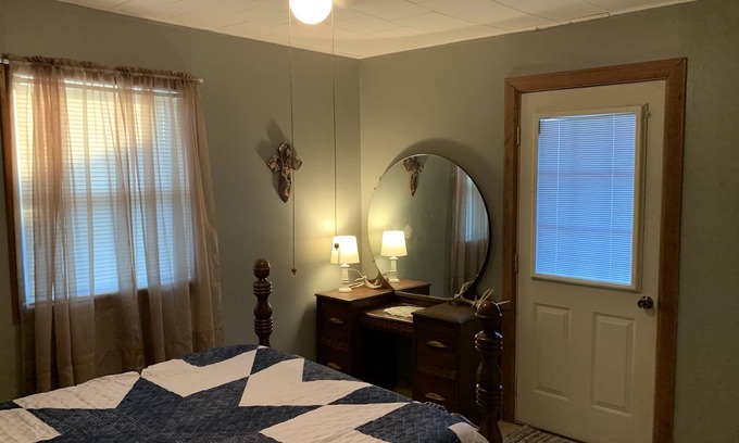 Glencoe Cottage | Ozark Foothills Country Cottage w/ 4 person Hot tub