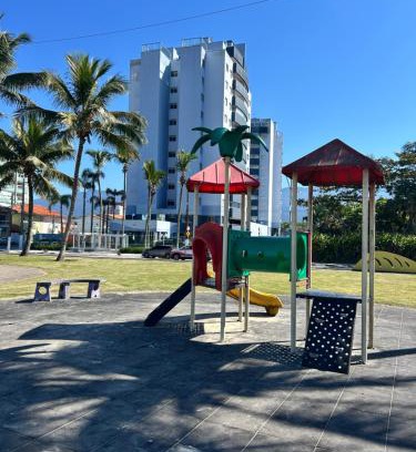 Centro Apartment | Pé na Areia com serviço de praia, Bertioga