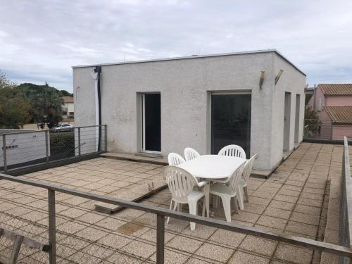 Perols Apartment | Pérols Centre, Studio unique au dessus de notre maison avec grande terrasse