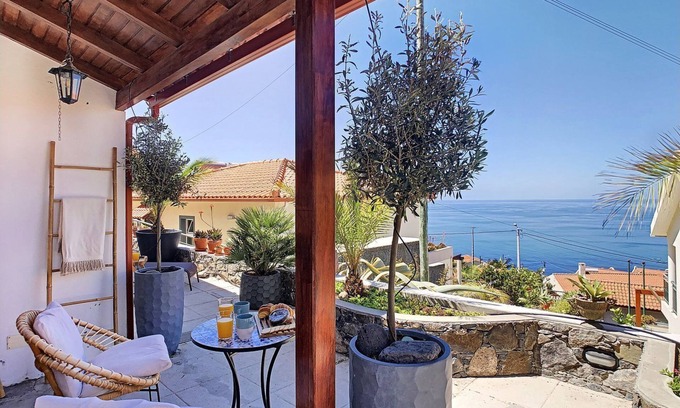 Arco da Calheta House | Pôr do Sol by LovelyStay