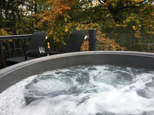 Bethesda House | P23 - Studio Pod with Hot Tub