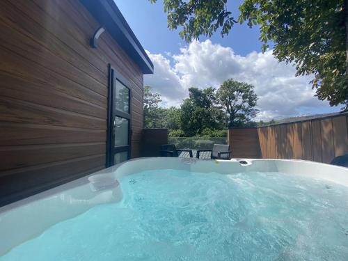 Bethesda Apartment | P51 - Studio Pod with Hot tub