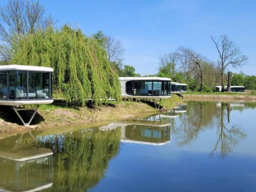 Grodzisk Mazowiecki Cabin | Pałac Wieniawskich - Luksusowe, Całoroczne Domki Glampingowe Nad Jeziorem, Prywatna Balia, Park 10ha