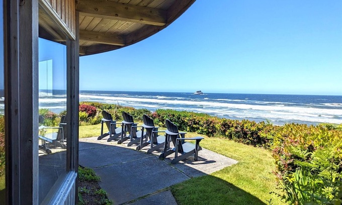 Arch Cape House | Pacific Knoll - Oceanfront! - Beachcomber Vacation Homes