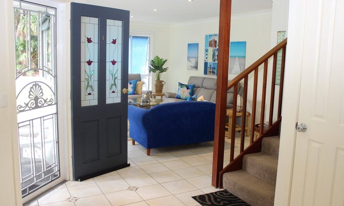 Elizabeth Beach House | Pacific Palms - Byo Linen